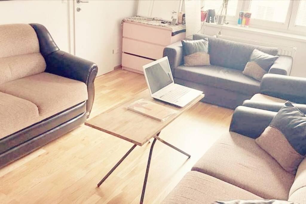 Schone Wohnung Mit Balkon Vienna Exterior photo
